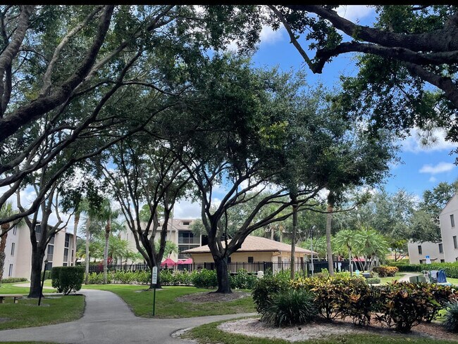 Building Photo - 205 Foxtail Dr