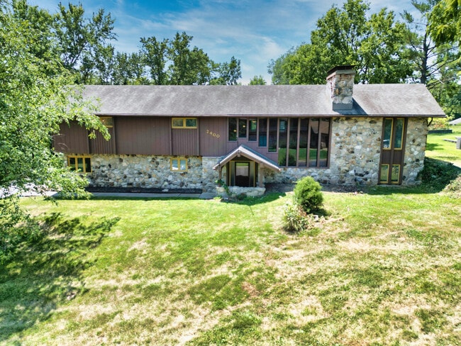 Building Photo - 2400 Ridgefield Rd
