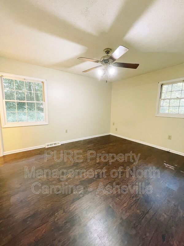 Building Photo - 25 Evelake Dr
