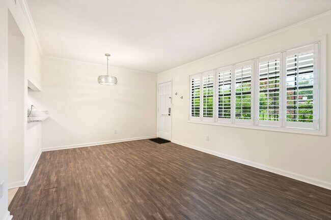 Building Photo - PRICE DROP! Downtown Durham! 1bd/1ba Trini...