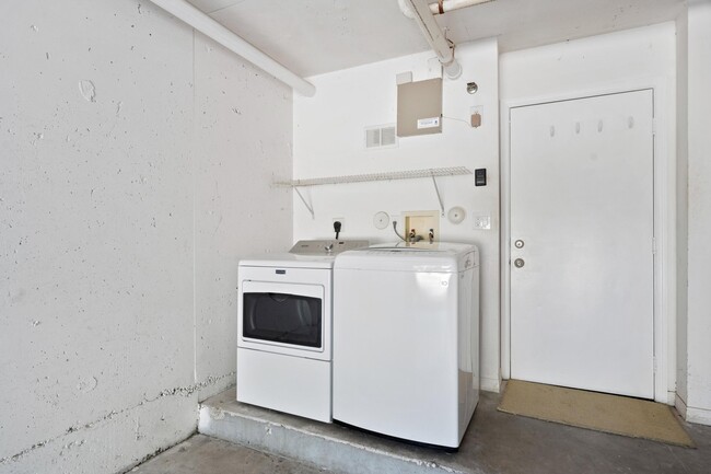 Building Photo - 500 Crestwood Ct N