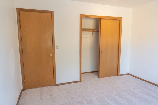 Building Photo - 3Bd/2.5Ba Bellevue House( Newport Hill)