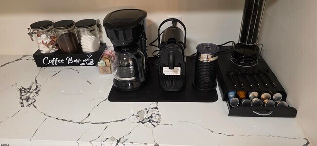 Building Photo - 512 N Somerset Ave