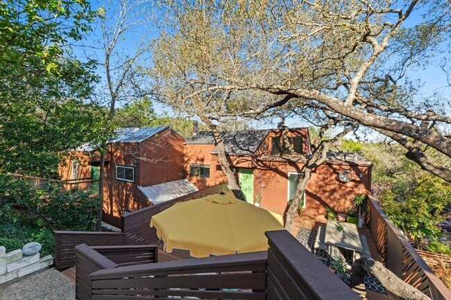 Building Photo - 2200 Homedale Dr