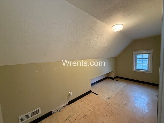 Building Photo - Stunning South Hill Home