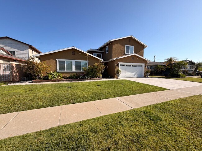 Building Photo - Unbelievable 4 Bed, 4 Bath House For Rent In Buena Park-Must See To Appreciate!