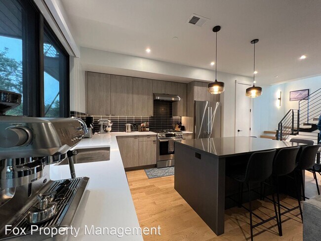 Building Photo - 3 br, 2.5 bath House - 940 North Street Un...