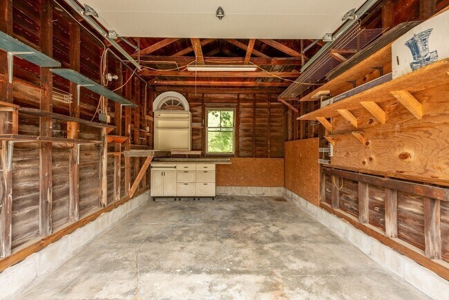 Building Photo - 8 Hideaway Pl