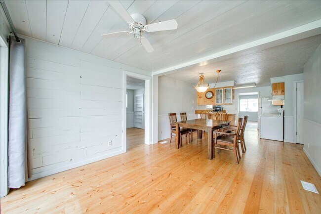 Building Photo - Desirable SE Boise Home Minutes From BSU!