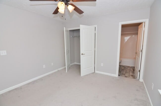 Building Photo - 2455 New Holland Cir