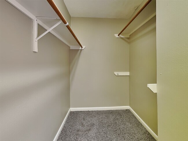 Building Photo - 6019 Skyhaven Ln