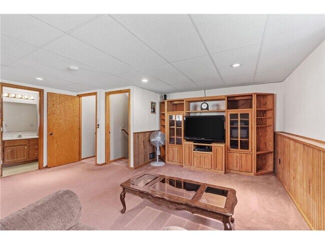 Building Photo - Stunning home located in the heart of Apple Valley *3 bed*2bath Available 10/1!