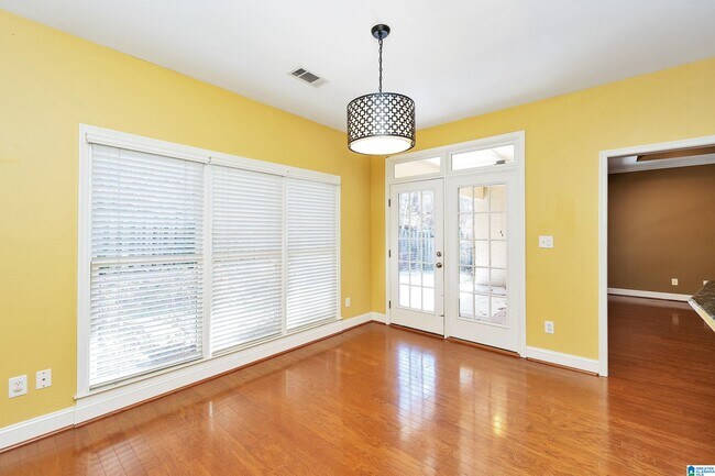 Building Photo - 5126 English Turn