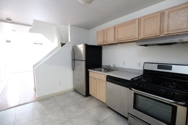 Building Photo - Spacious bi-level one bedroom in Nolibs