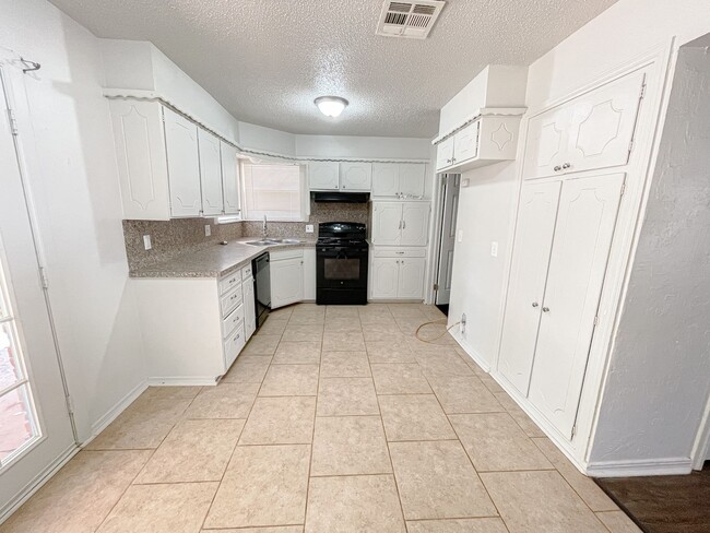 Building Photo - 3108 Longridge Rd