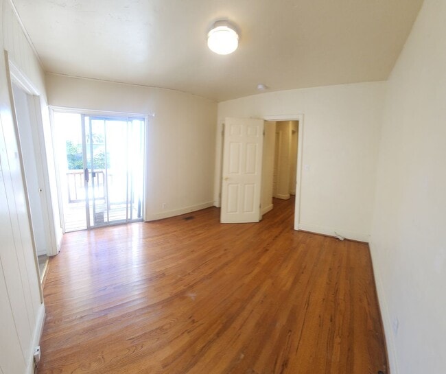 Building Photo - 7 Bedroom 3 bath home close to POLY!!!!