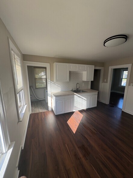 Building Photo - 41 Laval St