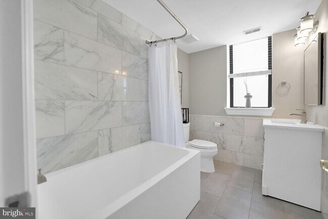 Building Photo - 1419 Clifton St NW