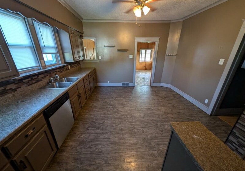 Building Photo - 828 W Pearl St