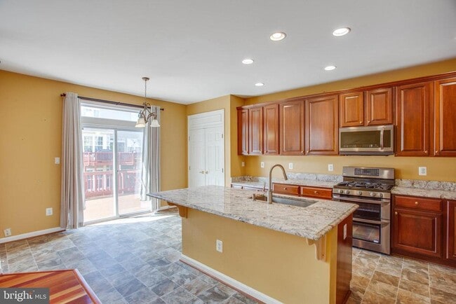 Building Photo - 13381 Sir Ramsay Way
