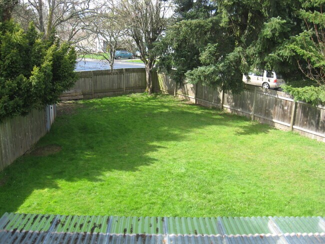 Building Photo - 6627-6627 SW 201st Ct