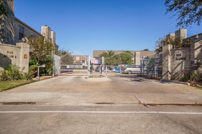 Building Photo - 7400 Bellerive Dr