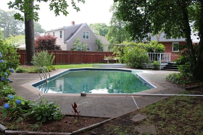 Building Photo - Spacious 4-Bedroom Home with Pool! "ASK ABOUT OUR ZERO-DEPOSIT OPTION"