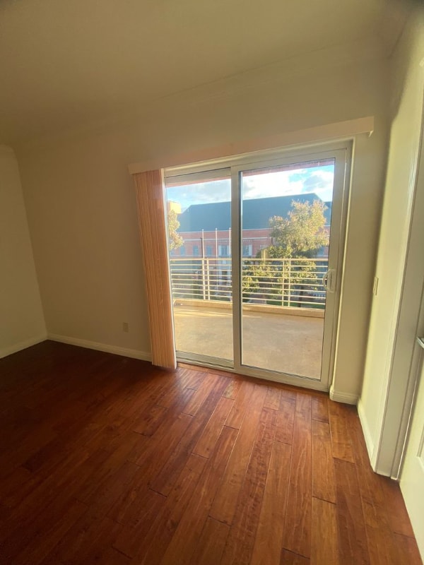 Building Photo - 332 S Virgil Ave