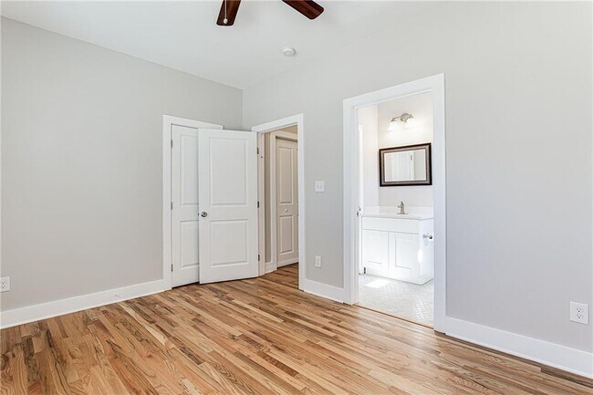 Building Photo - 870 Gaston St SW