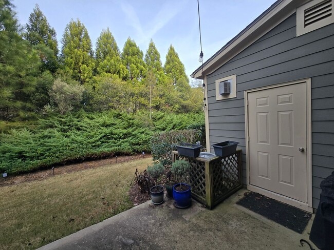 Building Photo - Beautiful Apex Townhome with Greenway Access & Community Amenities