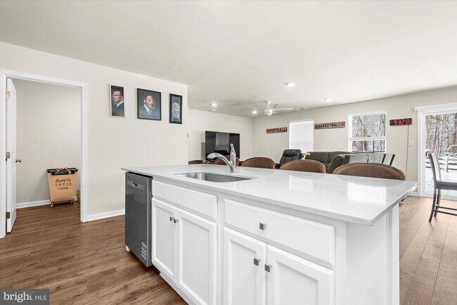 Building Photo - 114 Petal Dr