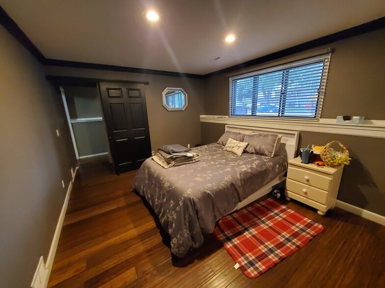 Building Photo - 2201 Tracy Ln