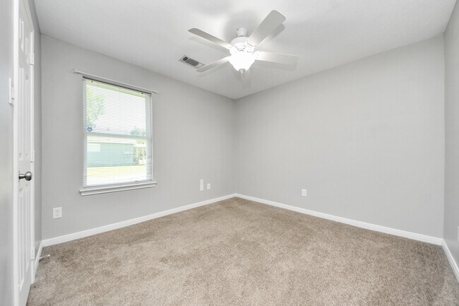 Building Photo - 1324 S Johnson St