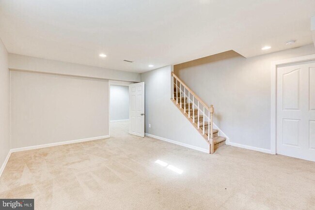 Building Photo - 1168 Taji Ct
