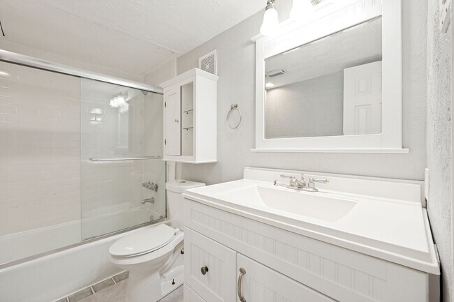 Building Photo - Prime Las Colinas Location! Spacious Condo Minutes from Dining, Entertainment & Major Employers