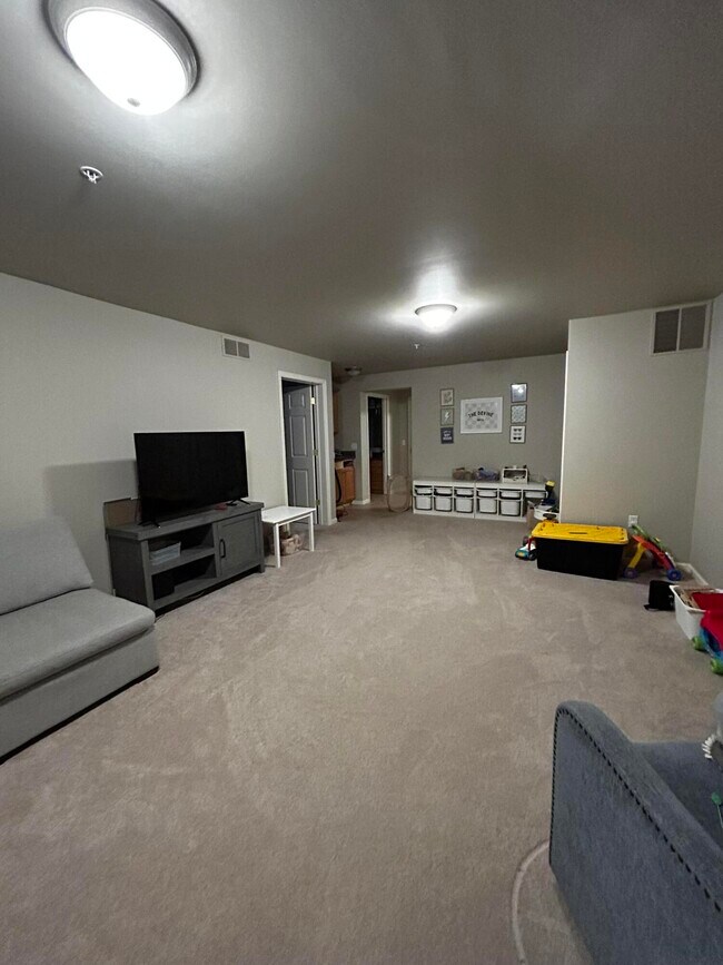 Building Photo - 301 Scio Village Ct