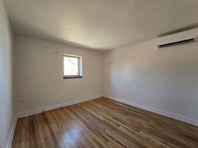 Building Photo - 235 Irvine St