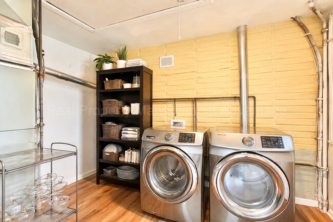 Building Photo - Fully Updated Two Bedroom with Contemporary Style and Comfort Throughout!