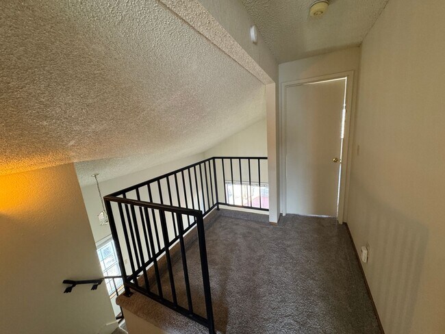 Building Photo - 1675 Round Mountain Cir