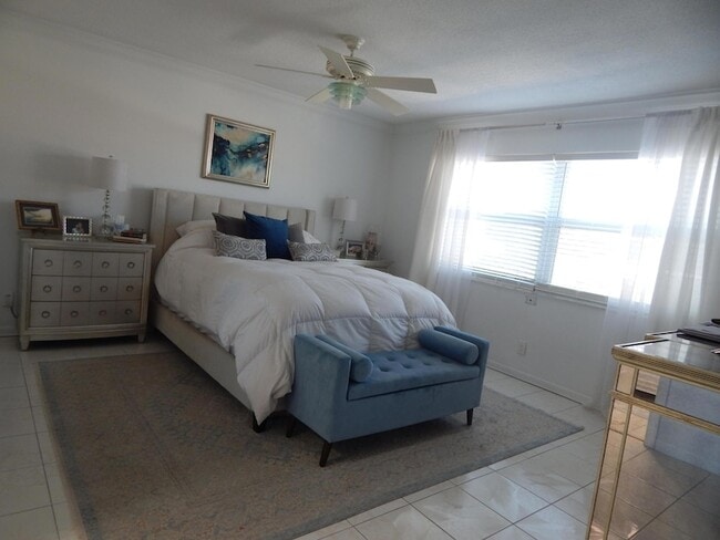 Building Photo - 2829 NE 33rd Ct