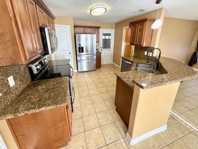 Building Photo - Now leasing a 4-bedroom 3 bath home in Arlington. Great location and great schools!