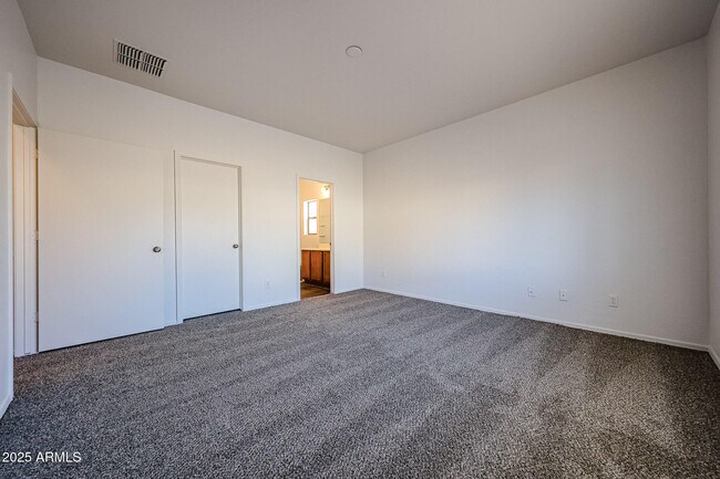 Building Photo - 5318 W Shumway Farm Rd