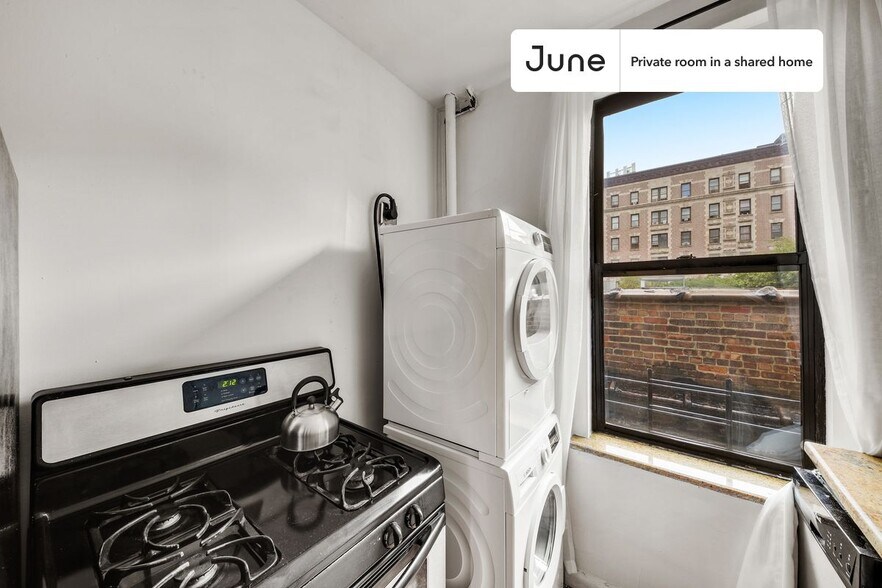 Building Photo - Room in Shared 3 bed/1 bath home