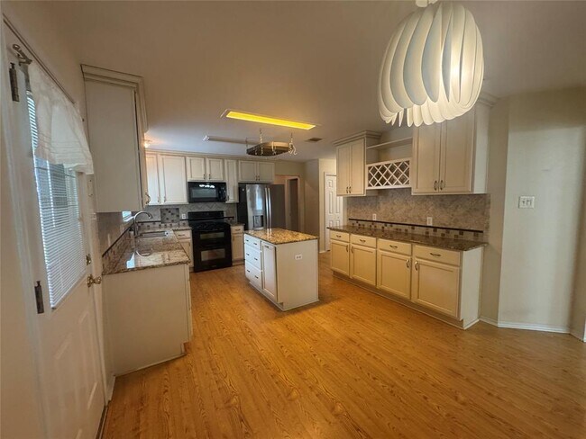 Building Photo - 3816 Eagles Nest St