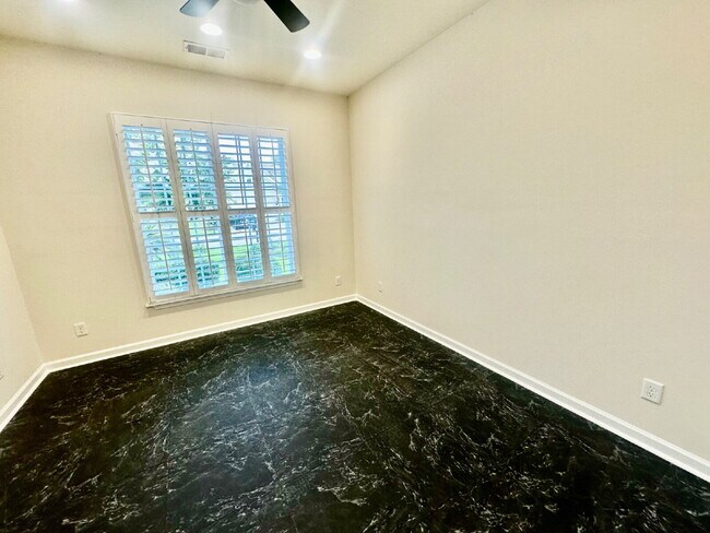 Building Photo - Spacious Updated Home in Sun City!