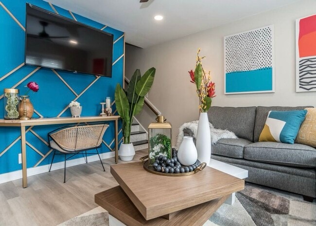 Building Photo - **OFFERING 1/2 OFF FIRST MONTH'S RENT FOR 9+ MONTH LEASE** Luxurious 2BD, 1.5BA Raleigh Unit (B) ...