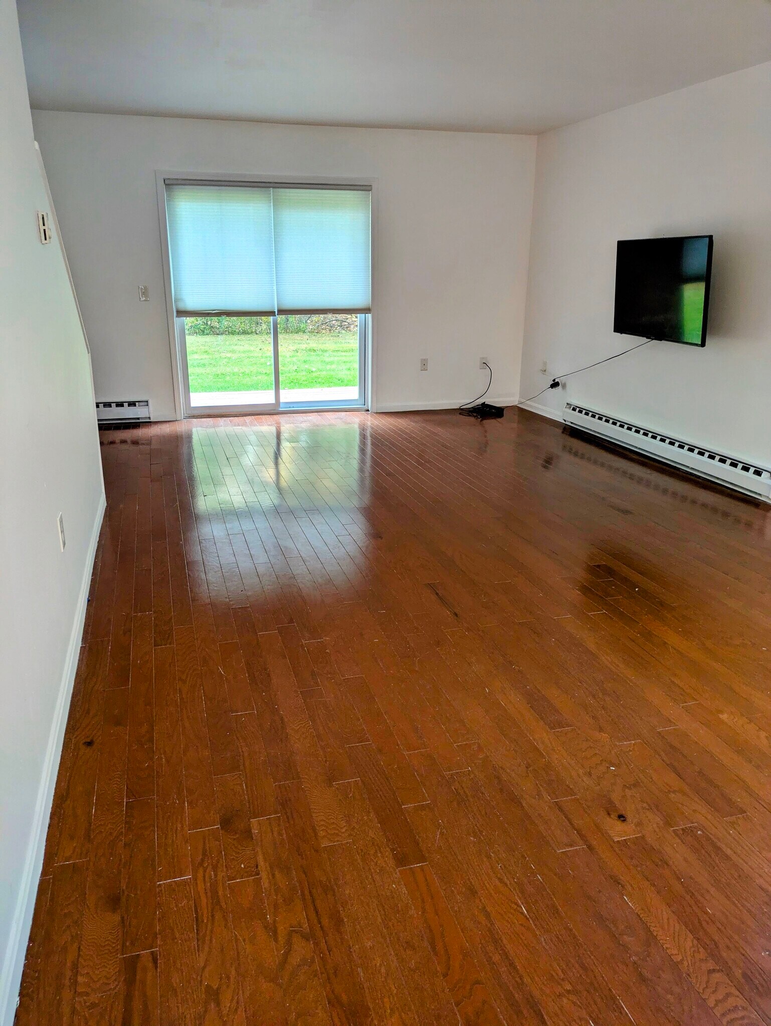 Large bright living and dining space - 35 Brickyard Rd