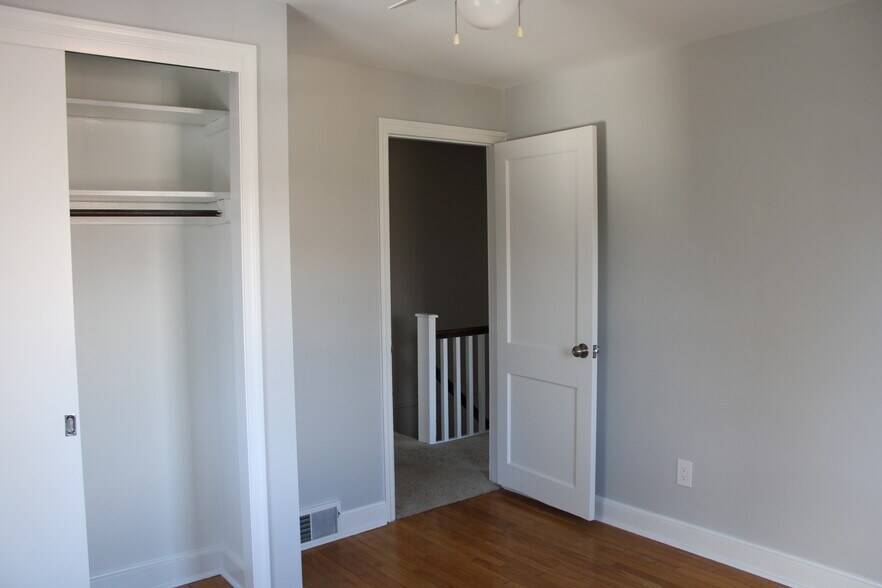Back bedoom - 1917 Winton Ave
