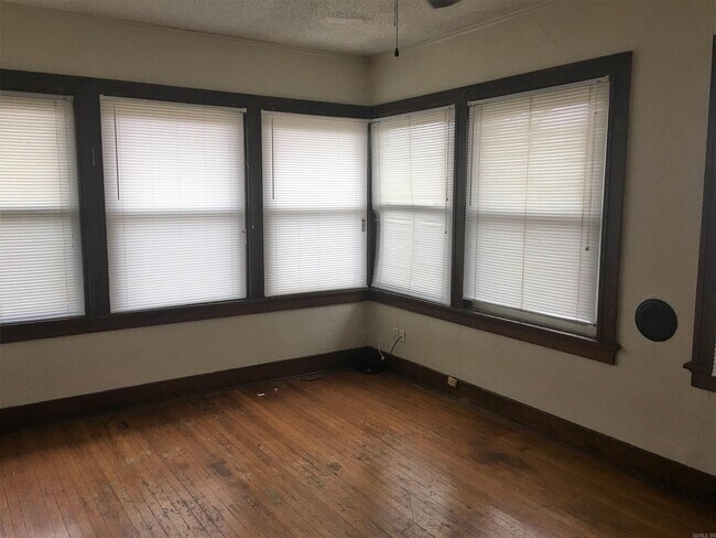 Building Photo - 2216 S Izard St