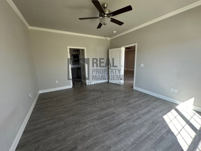 Building Photo - 7604 Crestline Dr